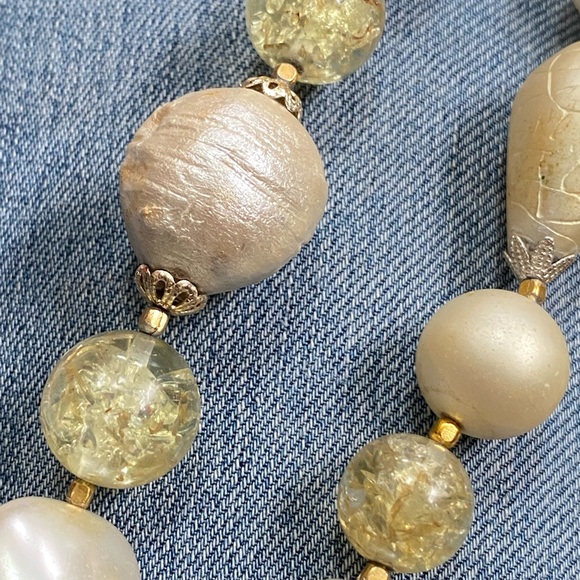 Vintage 50s 60s White Yellow 3-Strand Beaded Necklace Beads Japan crackle Ice - Picture 9 of 12